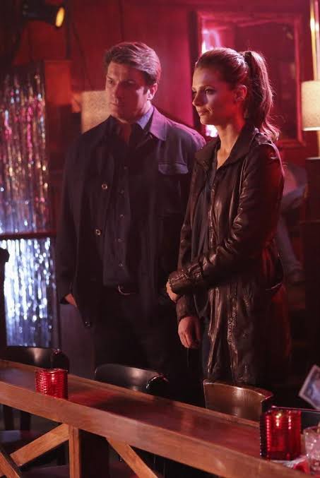 Castle et Beckett dans un bar