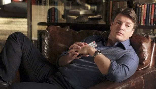 Richard Castle sur son canapé